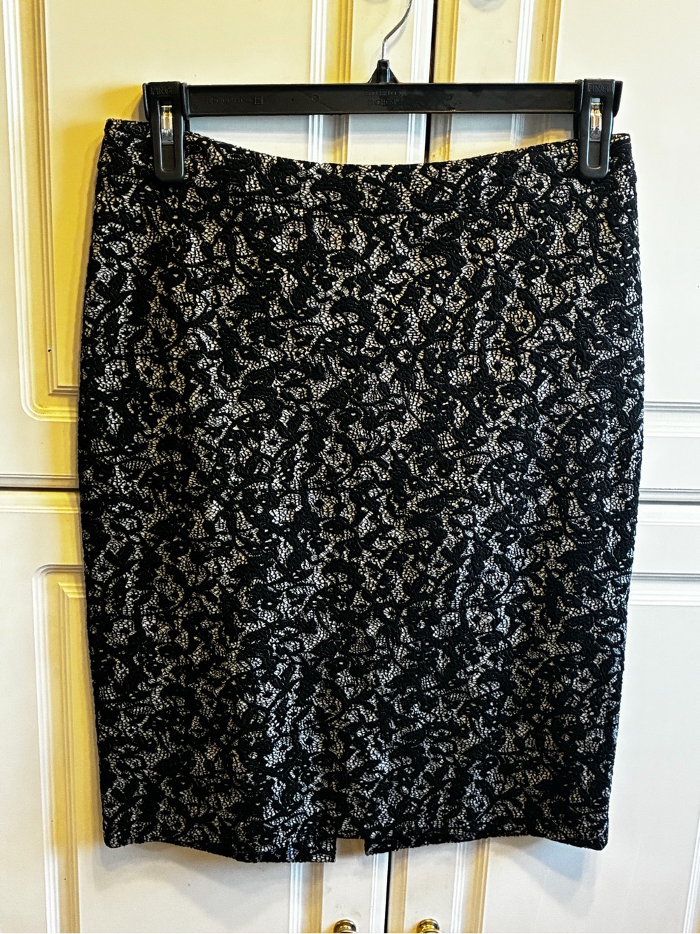 Michael Kors Women's Black and Silver Lace-Effect Pencil Skirt, Size: M